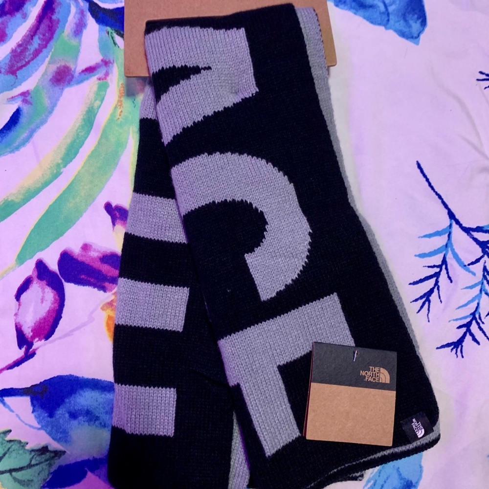 THE NORTH FACE - Gray Logo Scarf